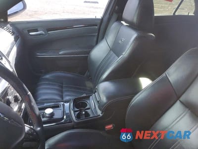 Zdjęcie 8 z 12 samochodu: 2018 CHRYSLER 300 S VIN:2C3CCAGG7JH240760 - miniatura