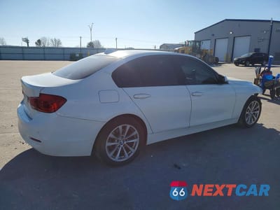 Trzecie zdjęcie samochodu z tyłu: 2016 BMW 320 XI VIN:WBA8A3C50GK690322 - miniatura