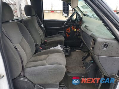 Zdjęcie 10 z 12 samochodu: 2005 CHEVROLET SILVERADO C3500 VIN:1GBJC34285E236127 - miniatura