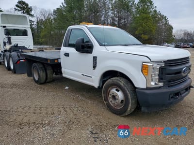 Czwarte zdjęcie samochodu z boku: 2017 FORD F350 SUPER DUTY FLATBED TRUCK VIN:1FDRF3GT8HEE58984 - miniatura
