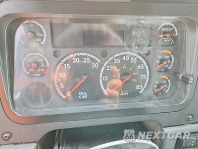 Zdjęcie 8 z 10 samochodu: 2016 FREIGHTLINER CASCADIA 125 SEMI TRUCK VIN:1FUBGEDV3GLHC5762 - miniatura