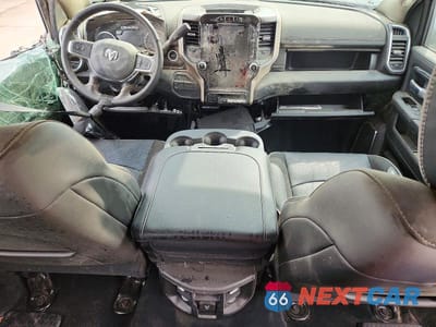 Zdjęcie 8 z 12 samochodu: 2024 RAM 2500 LARAMIE 4WD 6C TDSL CREW CAB 6.7L V8 VIN:3C6UR5FL9RG402721 - miniatura