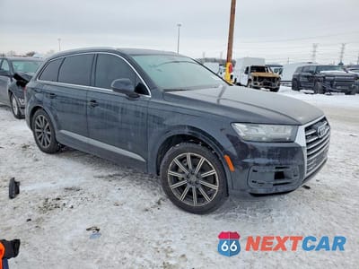 Czwarte zdjęcie samochodu z boku: 2017 AUDI Q7 PREMIUM PLUS VIN:WA1LAAF74HD013398 - miniatura