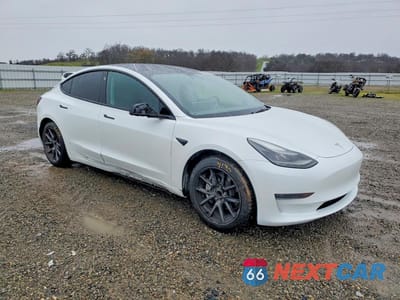 Czwarte zdjęcie samochodu z boku: 2023 TESLA MODEL 3 VIN:5YJ3E1EA6PF542950 - miniatura