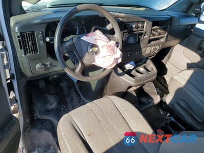 Zdjęcie 8 z 12 samochodu: 2020 CHEVROLET EXPRESS 2500 CARGO UTILITY / SERVICE VAN VIN:1GCWGAFG0L1116250 - miniatura