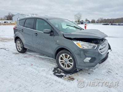 Czwarte zdjęcie samochodu z boku: 2019 FORD ESCAPE SE VIN:1FMCU9GD8KUA39859 - miniatura