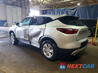 Trzecie zdjęcie samochodu z tyłu: 2021 CHEVROLET BLAZER 2LT VIN:3GNKBCR43MS550955 - miniatura