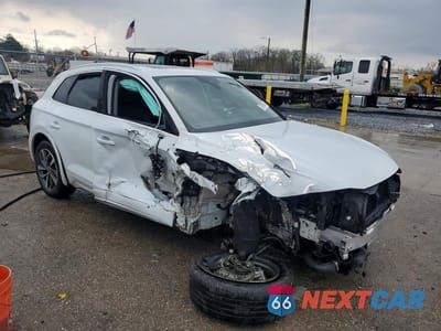 Czwarte zdjęcie samochodu z boku: 2021 AUDI Q5 PREMIUM VIN:WA1AAAFY3M2008229 - miniatura