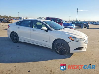 Czwarte zdjęcie samochodu z boku: 2018 FORD FUSION SE HYBRID VIN:3FA6P0LU0JR225837 - miniatura