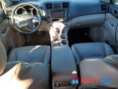 Zdjęcie 8 z 12 samochodu: 2013 TOYOTA HIGHLANDER SE VIN:5TDBK3EH6DS254544 - miniatura