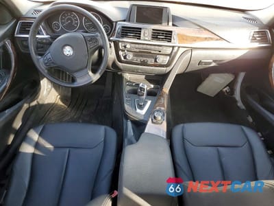 Zdjęcie 8 z 11 samochodu: 2016 BMW 320 I VIN:WBA8E1G58GNT37974 - miniatura