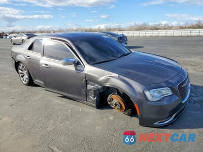 Czwarte zdjęcie samochodu z boku: 2019 CHRYSLER 300 LIMITED VIN:2C3CCAEG0KH555615 - miniatura