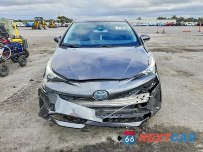 Piąte zdjęcie samochodu w środku: 2018 TOYOTA PRIUS THREE VIN:JTDKARFU0J3550710 - miniatura