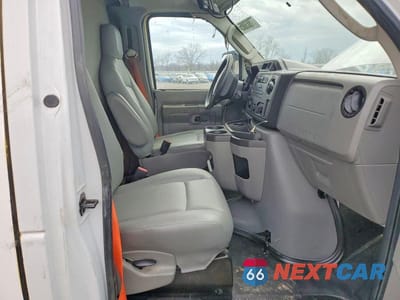 Zdjęcie 7 z 12 samochodu: 2018 FORD E450 UTILITY / SERVICE TRUCK VIN:1FDXE4FS0JDC33222 - miniatura