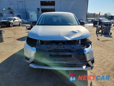 Piąte zdjęcie samochodu w środku: 2018 MITSUBISHI OUTLANDER SE VIN:JA4AZ3A3XJZ071394 - miniatura