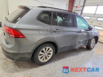 Trzecie zdjęcie samochodu z tyłu: 2018 VOLKSWAGEN TIGUAN S VIN:3VV0B7AX9JM009696 - miniatura