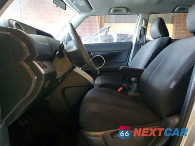 Zdjęcie 7 z 13 samochodu: 2010 TOYOTA SCION VIN:JTLZE4FEXA1107785 - miniatura