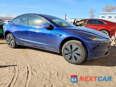 Czwarte zdjęcie samochodu z boku: 2024 TESLA MODEL 3 VIN:5YJ3E1EA7RF844752 - miniatura