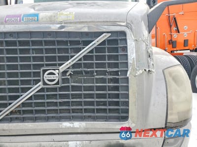 Zdjęcie 9 z 10 samochodu: 2016 VOLVO VN VNL VIN:4V4NC9EJ8GN946660 - miniatura