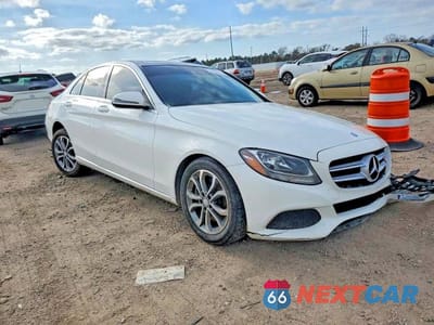 Czwarte zdjęcie samochodu z boku: 2017 MERCEDES-BENZ C 300 VIN:55SWF4JB7HU196918 - miniatura