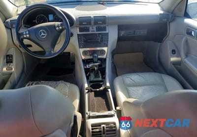 Zdjęcie 8 z 12 samochodu: 2005 MERCEDES-BENZ C 230K SPORT SEDAN VIN:WDBRF40J35F609124 - miniatura