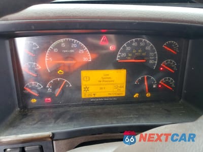 Zdjęcie 8 z 10 samochodu: 2013 VOLVO VN VNL VIN:4V4NC9EH3DN566814 - miniatura