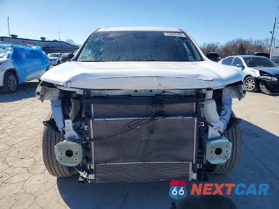 Piąte zdjęcie samochodu w środku: 2025 CHEVROLET TRAVERSE LT VIN:1GNERGRS0SJ272027 - miniatura