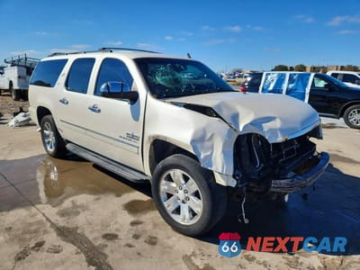 Czwarte zdjęcie samochodu z boku: 2013 GMC YUKON XL C1500 SLT VIN:1GKS1KE00DR370042 - miniatura