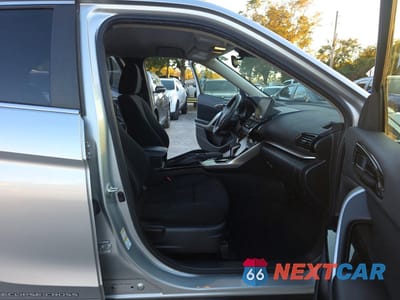 Piąte zdjęcie samochodu w środku: 2022 MITSUBISHI ECLIPSE CROSS LE VIN:JA4ATVAA3NZ003536 - miniatura