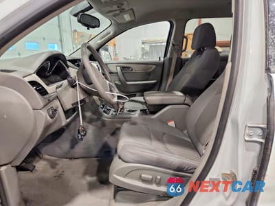 Zdjęcie 7 z 14 samochodu: 2017 CHEVROLET TRAVERSE LS VIN:1GNKVFKD5HJ100587 - miniatura