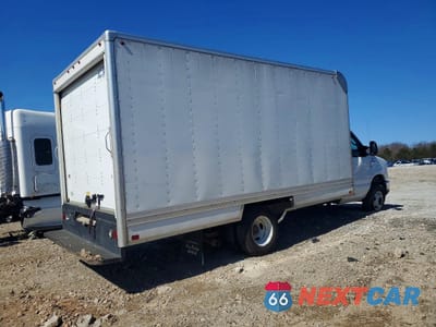 Trzecie zdjęcie samochodu z tyłu: 2017 FORD E350 SUPER DUTY BOX TRUCK VIN:1FDWE3F65HDC67210 - miniatura