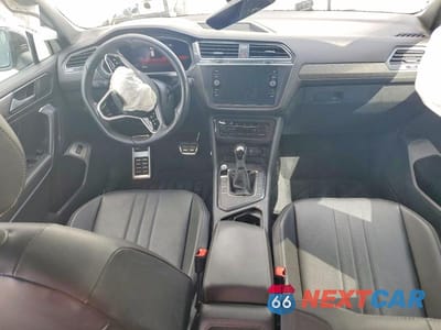 Zdjęcie 8 z 11 samochodu: 2022 VOLKSWAGEN TIGUAN SE R-LINE BLACK VIN:3VVCB7AX7NM073982 - miniatura
