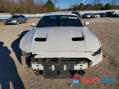 Piąte zdjęcie samochodu w środku: 2020 FORD MUSTANG VIN:1FA6P8TH4L5122749 - miniatura