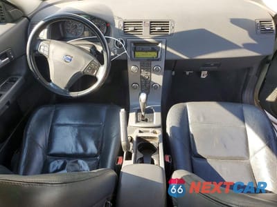 Zdjęcie 8 z 11 samochodu: 2011 VOLVO C30 T5 VIN:YV1672MK0B2196987 - miniatura