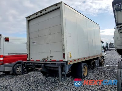 Trzecie zdjęcie samochodu z tyłu: 2018 ISUZU NQR BOX TRUCK VIN:JALE5W166J7900356 - miniatura