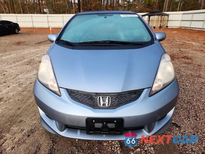 Piąte zdjęcie samochodu w środku: 2011 HONDA FIT SPORT VIN:JHMGE8H58BC003761 - miniatura