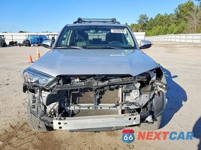 Piąte zdjęcie samochodu w środku: 2019 TOYOTA 4RUNNER SR5/SR5 PREMIUM VIN:JTEBU5JR6K5669740 - miniatura