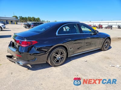 Trzecie zdjęcie samochodu z tyłu: 2025 MERCEDES-BENZ E 350 VIN:W1KLF4GB1SA137929 - miniatura