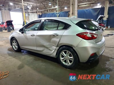 Drugie zdjęcie samochodu z przodu: 2017 CHEVROLET CRUZE LT VIN:3G1BE6SM3HS613854 - miniatura