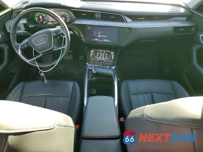 Zdjęcie 8 z 14 samochodu: 2022 AUDI E-TRON PREMIUM VIN:WA1AAAGE4NB007547 - miniatura