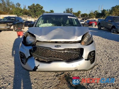 Piąte zdjęcie samochodu w środku: 2017 KIA SPORTAGE EX VIN:KNDPNCAC6H7207103 - miniatura