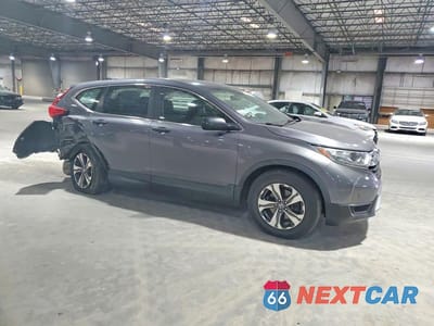 Czwarte zdjęcie samochodu z boku: 2018 HONDA CR-V LX VIN:2HKRW6H33JH222169 - miniatura