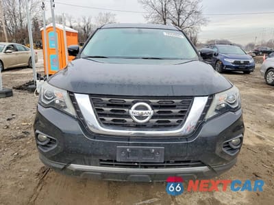 Piąte zdjęcie samochodu w środku: 2017 NISSAN PATHFINDER PLATINUM VIN:5N1DR2MM7HC696555 - miniatura
