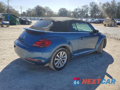 Trzecie zdjęcie samochodu z tyłu: 2017 VOLKSWAGEN BEETLE S/SE VIN:3VW517AT6HM813658 - miniatura