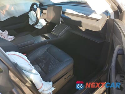 Zdjęcie 8 z 13 samochodu: 2026 TESLA MODEL Y VIN:7SAYGDEE3TA411375 - miniatura