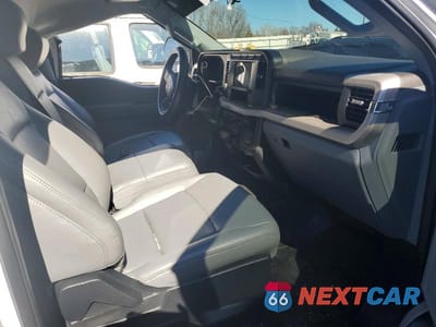 Piąte zdjęcie samochodu w środku: 2024 FORD F350 SUPER DUTY VIN:1FT8W3DT3REF66127 - miniatura