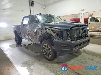 Czwarte zdjęcie samochodu z boku: 2025 RAM 2500 POWERWAGON VIN:3C6UR5EJ0SG574514 - miniatura