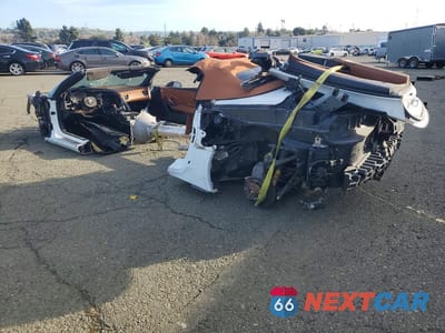 Drugie zdjęcie samochodu z przodu: 2014 CHEVROLET CORVETTE STINGRAY 3LT VIN:1G1YF3D77E5114185 - miniatura