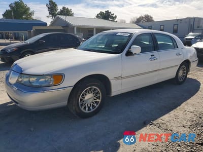 2000 LINCOLN TOWN CAR SIGNATURE 1LNHM82W6YY887586 - główne zdjęcie licytacji z USA - miniatura