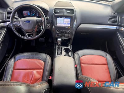 Zdjęcie 9 z 10 samochodu: 2019 FORD EXPLORER XLT VIN:1FM5K8D82KGA01686 - miniatura